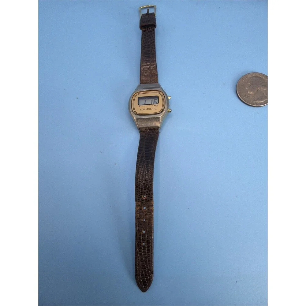 Vintage 1980s Digital LCD Quartz Watch – Retro Chrome & Gold Tone (Working)